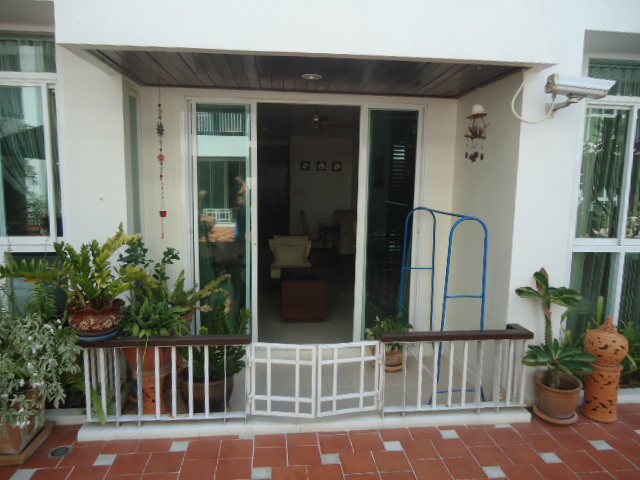 Arisara Place Condominium, Entrance